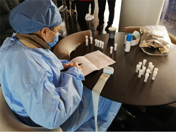 实地?紫薇雅著为全体员工进行核酸检测