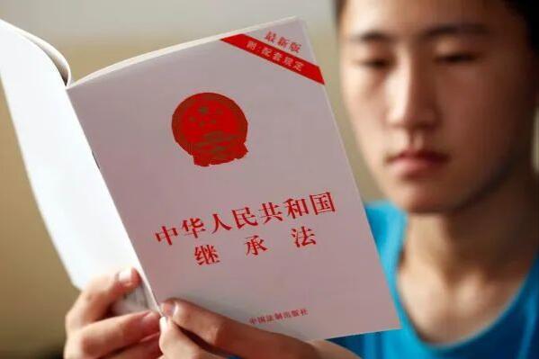 房产权不用再争了！明年起，父母的老房子，需按照“新规”继承！