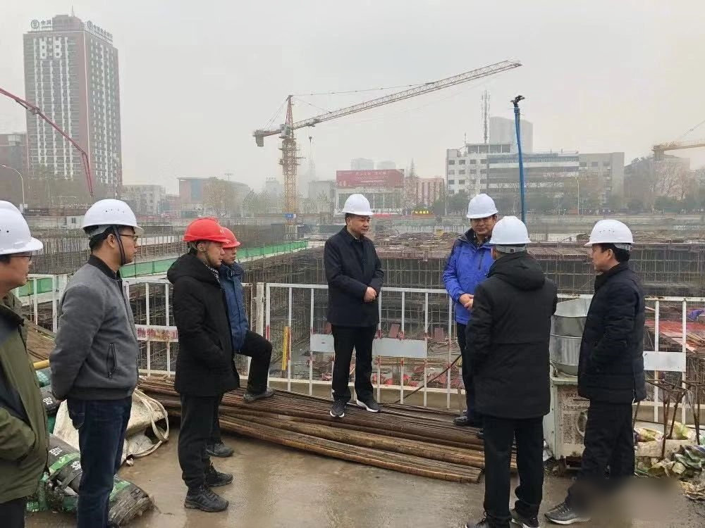 市住建局督办建筑工地扬尘治理工作