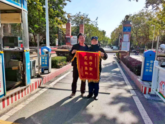 一线直击：陪伴业主在小区过年，物业人跑出服务“加速温度”