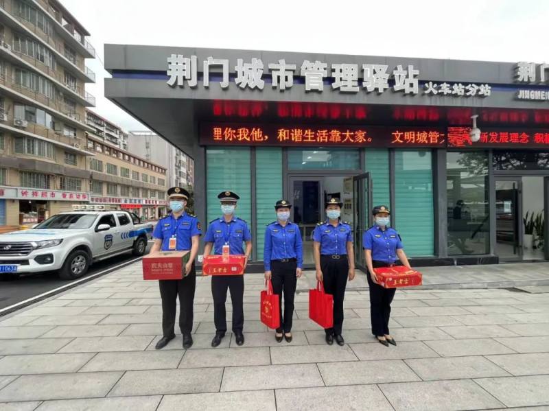 情系城管  炎炎夏日送清凉