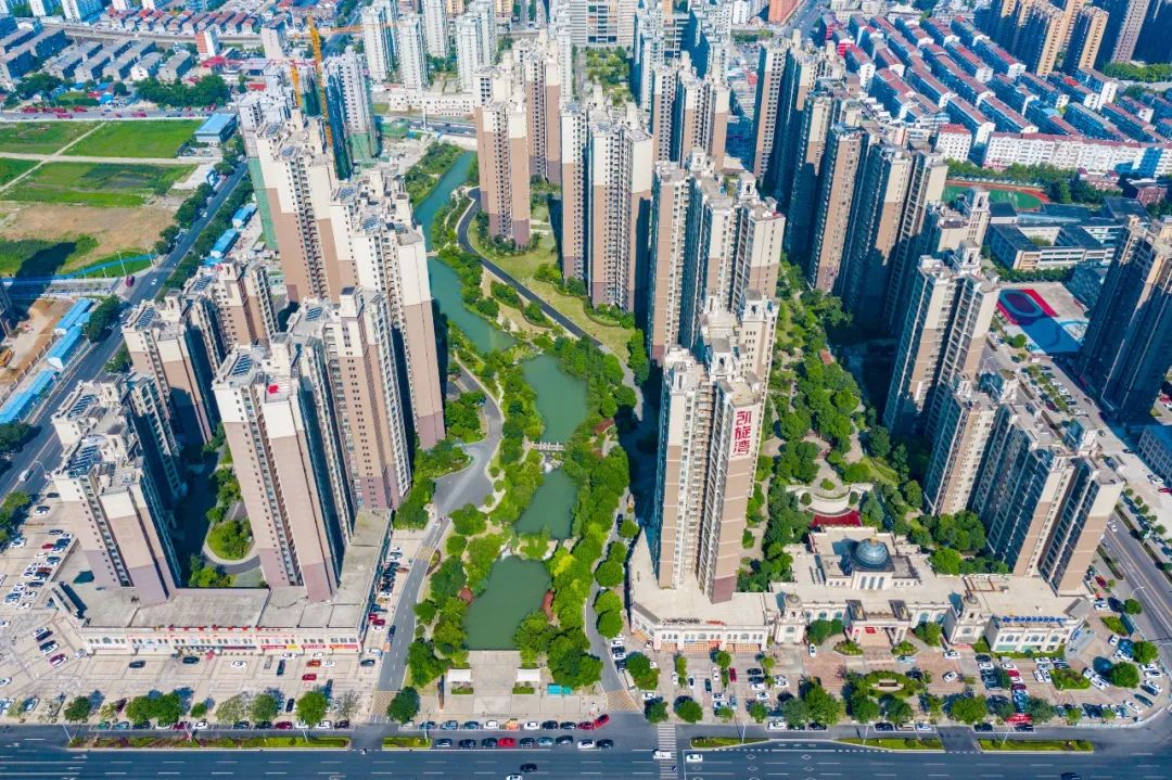 不惧“素颜”！33-36#主体完工绿网拆除，航拍高清图曝光...