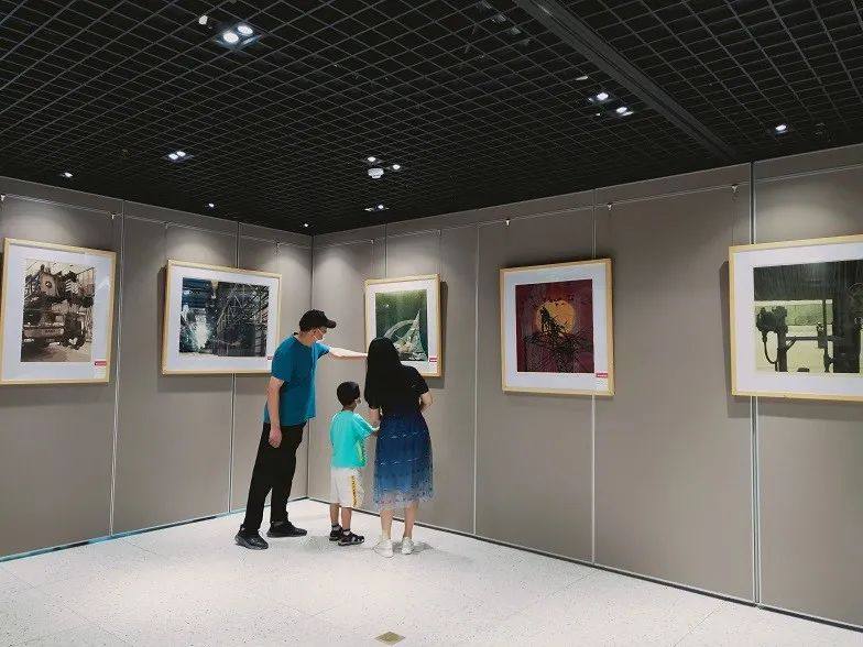 荆门市图书馆举办版画展  描绘工业发展美丽画卷
