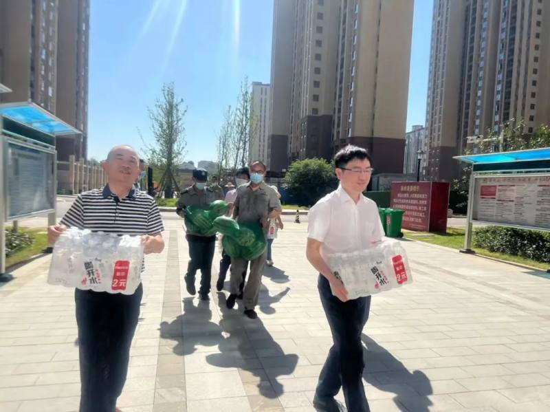 炎炎夏日，浓浓关怀··市城控物业公司开展夏日“送清凉”活动