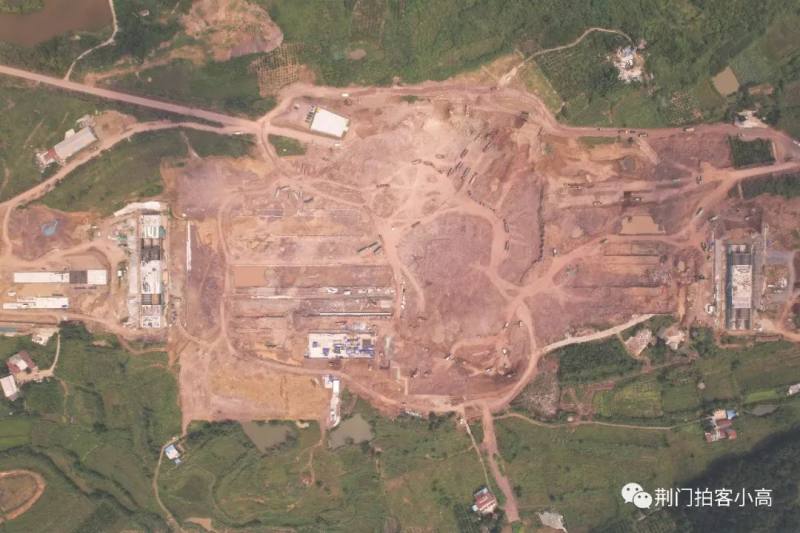 荆门西站建设现场，轮廓逐渐清晰。