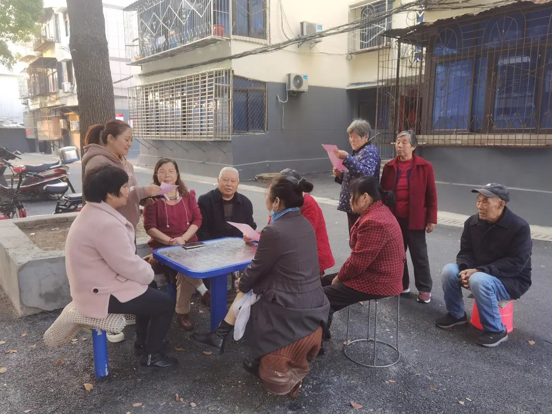 【美好环境与幸福生活共同缔造】七里铺社区：居民齐出力老旧小区变美丽