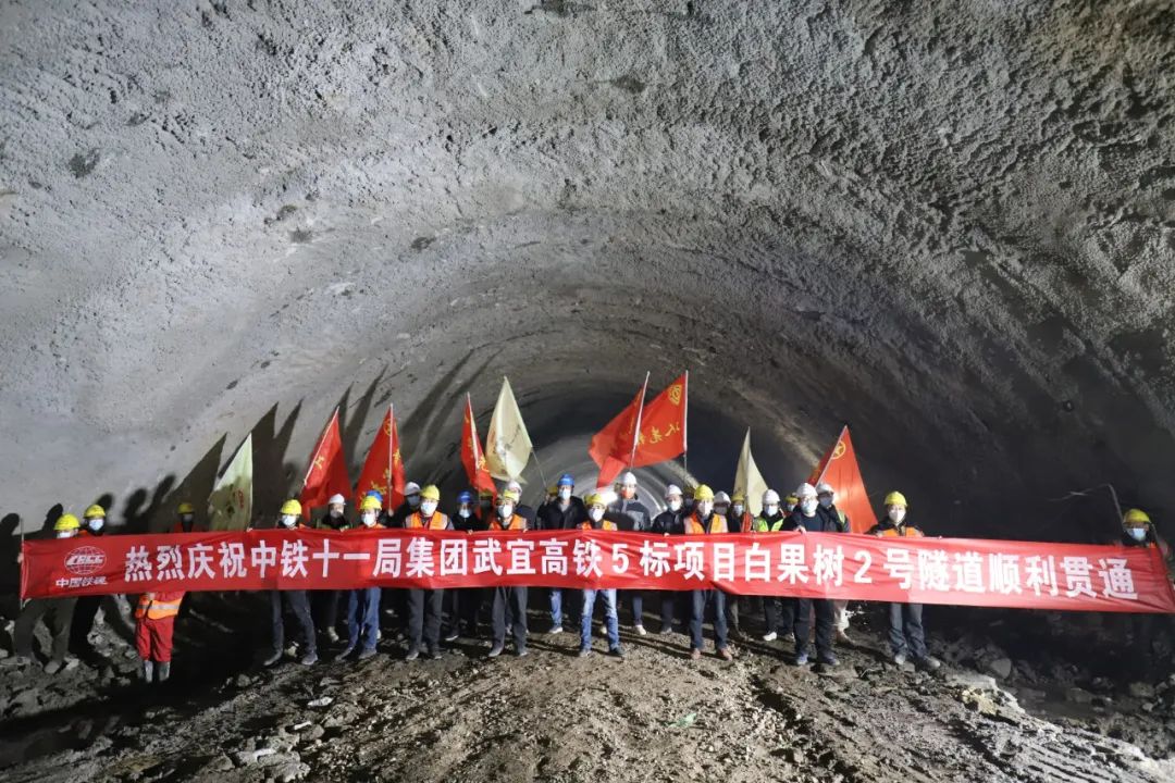 沿江高铁荆门境内又一隧道贯通