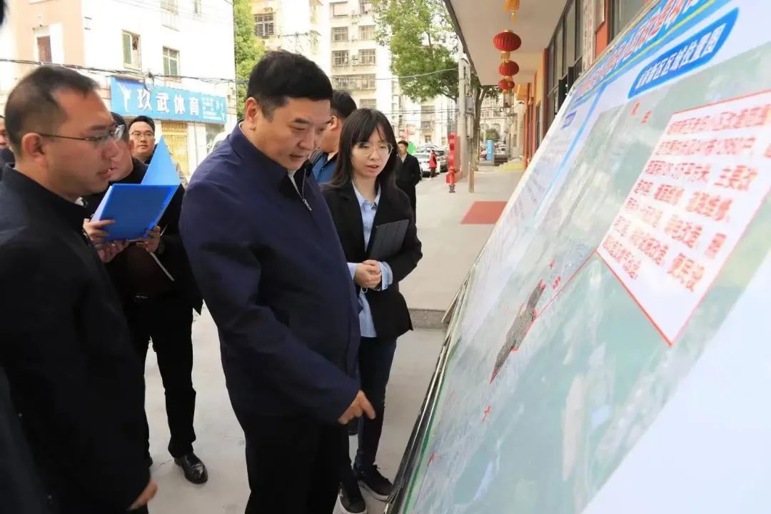周俊杰调研城南新区老旧小区改造项目