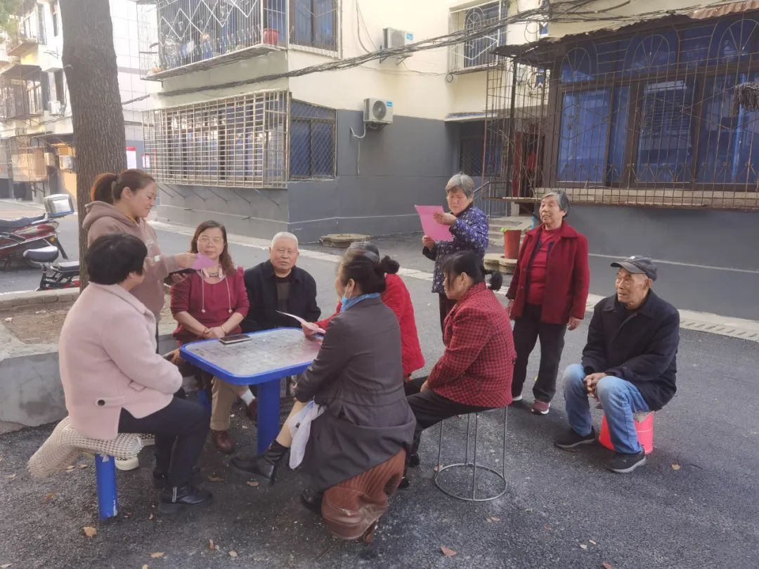 【美好环境与幸福生活共同缔造】七里铺社区：“圆桌议事会”   创城“办事厅”
