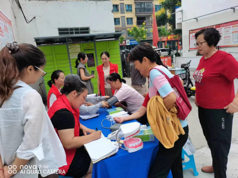 中房·龙锦花园金盛物业：口腔健康宣教进小区